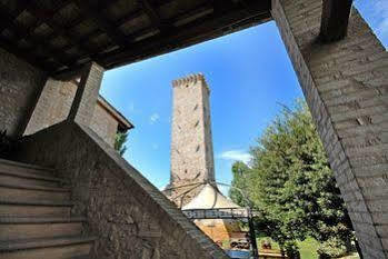 Agriturismo Le Due Torri Torre Quadrano 斯佩洛 外观 照片