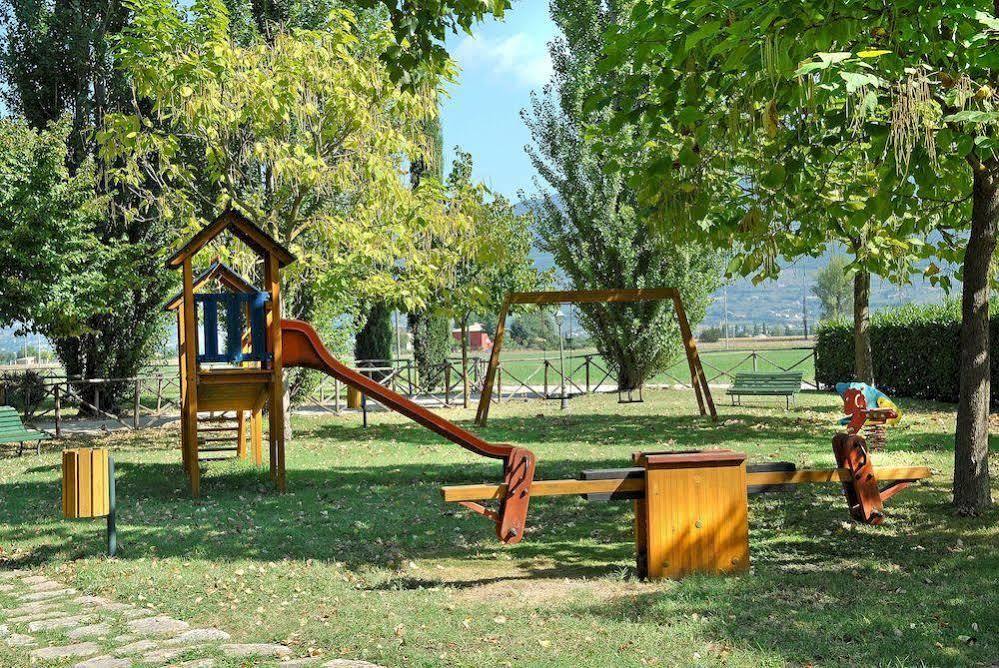 Agriturismo Le Due Torri Torre Quadrano 斯佩洛 外观 照片