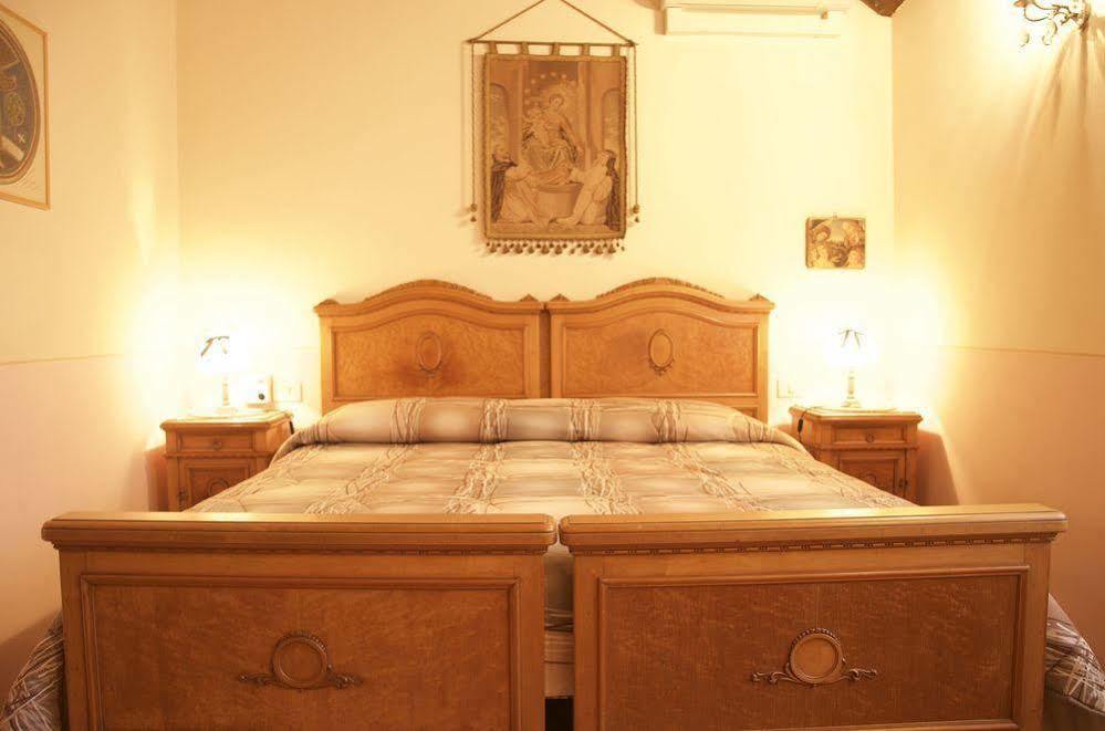 Agriturismo Le Due Torri Torre Quadrano 斯佩洛 外观 照片